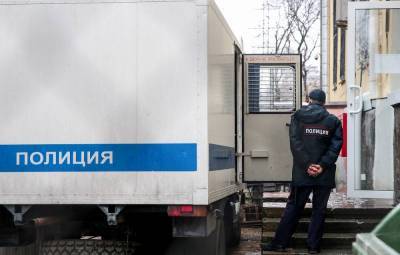 На автозаках в регионы: новых задержанных митингующих увезут подальше от Москвы