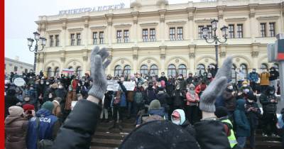 Протестующие перекрыли движение в районе площади трех вокзалов в Москве