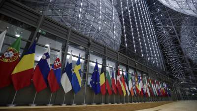 Песков: потенциал отношений России и ЕС выбросили на помойку