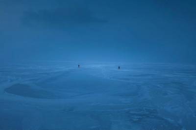 В Сети опубликовали невероятные снимки замерзшего Киевского моря (ФОТО)