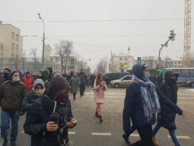 Протестующие подошли к «Матросской тишине», где сидит Навальный, начались массовые задержания