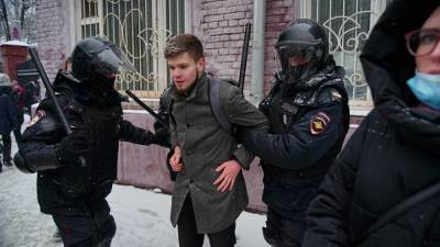У «Матросской тишины», где держат Навального, начались массовые задержания