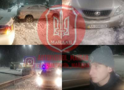 В Киеве автомойщик угнал Лексус, въехал в отбойник и застрял в снегу
