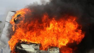 Фото: В Москве загорелся автомобиль полиции
