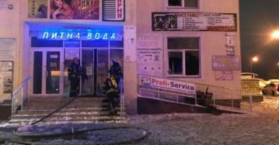 В Киеве на Троещине горел торговый центр, есть жертвы (ФОТО)