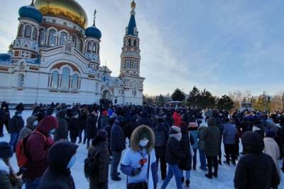 Как разгоняли мирный митинг в Омске. ВИДЕО