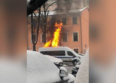 Автомобиль полиции загорелся в центре Москвы