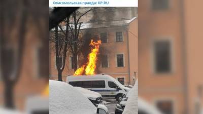 Полицейская машина загорелась в центре Москвы