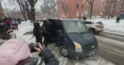 В Москве задержали супругу Навального и увезли в неизвестном направлении (видео)