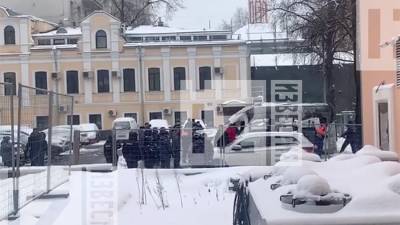 Автомобиль Росгвардии загорелся в центре Москвы