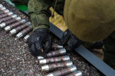 Боевики ВСУ подорвались, прилаживая адресованную ДНР взрывчатку к...