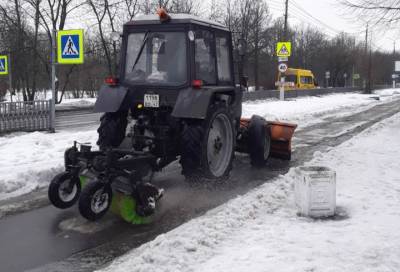 В Приозерском районе продолжается работа по уборке снега