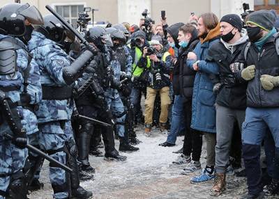 Около 2 тыс человек стали участниками незаконной акции в Москве – ГУ МВД
