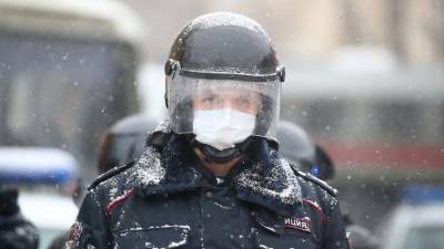 Теперь в безопасности: силовики оказали помощь инвалиду с женщиной в Москве
