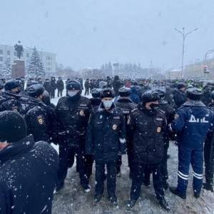 Число задержанных на протестах в России превысило 2 тысячи