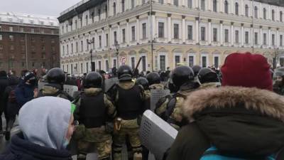 Протестующие в Петербурге возвращаются на Пионерскую площадь, здесь пройдет финальный сбор участников шествия