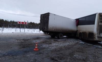 Водителя пассажирского автобуса, который устроил смертельное ДТП на трассе Тюмень – Ханты-Мансийск, оштрафовали