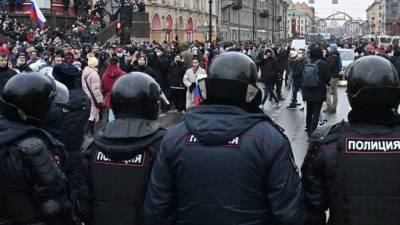 Ударивший омоновца провокатор задержан в Петербурге