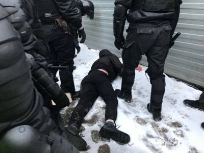 В финале протестной акции в Петербурге человека при задержании воткнули головой в асфальт (видео)