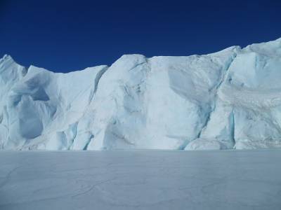 Облака над Антарктидой: опубликованы удивительные фото со спутника и мира