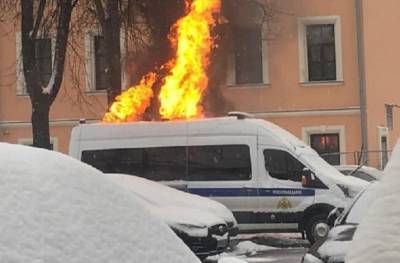 В Москве во время протестов загорелось полицейское авто: детали, фото