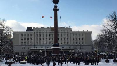 В Калининграде протестующие дошли до Триумфальной колонны