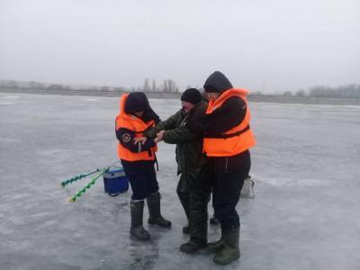 Спасатели эвакуировали рыбака с Матырского водохранилища