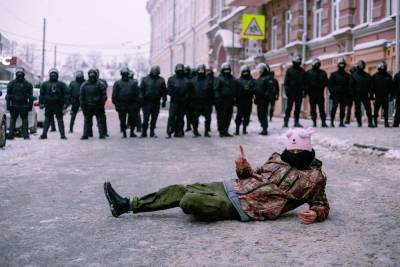День демонстраций против Путина в России, тысячи арестованных по всей стране