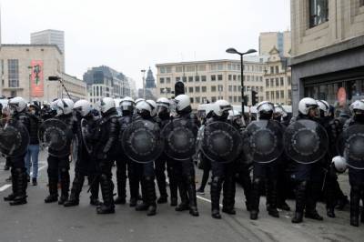 В Брюсселе полиция разогнала протестующих против карантина