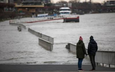 Наводнения в Северном Рейне-Вестфалии: Рейн непрерывно разливается