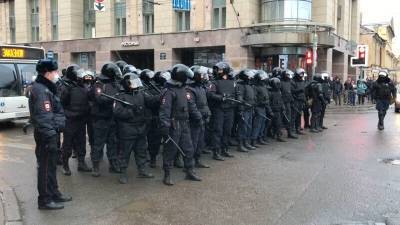 МВД опровергло использование светошумовых гранат на незаконной акции в Петербурге