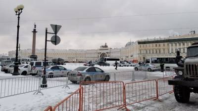 В центре Петербурга восстановлено движение общественного транспорта