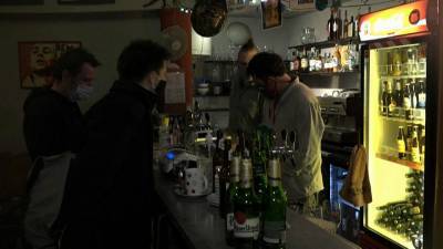 В Венгрии на фоне пандемии вырос спрос на алкоголь