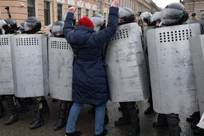 Полиция опровергла сообщения об использовании спецсредств на акции в Петербурге