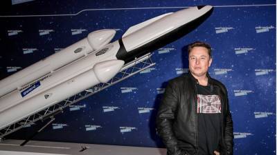 SpaceX анонсирует первый частный полет на МКС на Crew Dragon