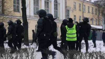 "ОВД-Инфо": количество задержанных на протестной акции в Петербурге достигло 961
