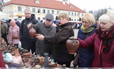 Art creates an image and generates income. Cultural experts propose to facilitate the export of works of art and allow the sale of souvenirs in craft centers