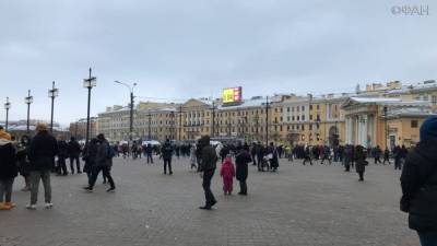 Центр Петербурга парализовало из-за незаконного митинга в поддержку Навального.