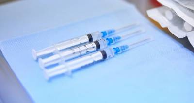 В Минздраве заявили, что пожилые люди проще переносят вакцинацию от коронавируса