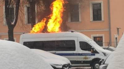 Источник сообщил о поджоге автомобиля Росгвардии в Москве