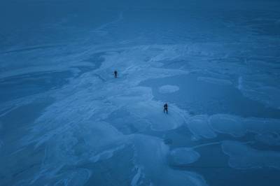 В Сети опубликовали невероятные снимки замерзшего Киевского моря
