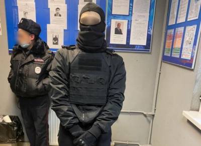 В Петербурге полиция разоблачила подростка, переодевшегося в омоновца