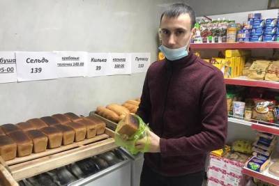 В Балаклаве предприниматель обеспечивает нуждающихся бесплатным хлебом