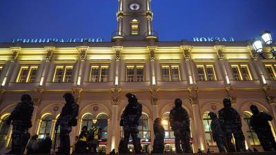 На незаконной акции в Москве сотруднику Росгвардии распылили в лицо газ