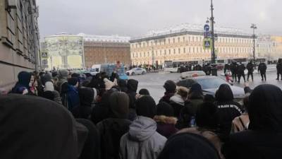 "ОВД-Инфо": Количество задержанных на протестной акции в Петербурге превысило тысячу