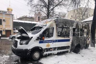 Полиция Москвы возбудила дело из-за сгоревшей машины Росгвардии
