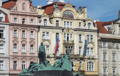 Карантин в Чехии: протестующие поднесли гроб к дому премьера
