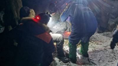 Спасатели сняли с горы раненую туристку в Приморье