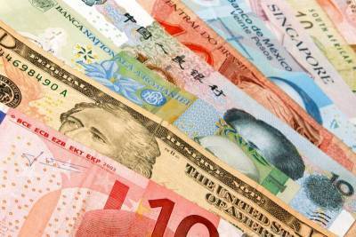 Доллар дешевеет к большинству основных мировых валют