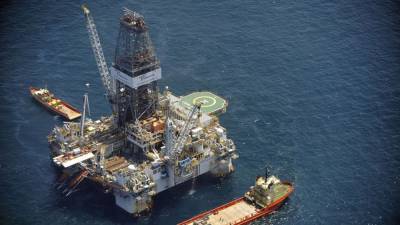 Стоимость барреля нефти Brent впервые с 4 марта превысила 53 доллара